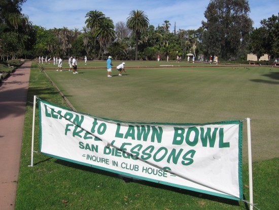 Sign provides info about free lawn bowl lessons.