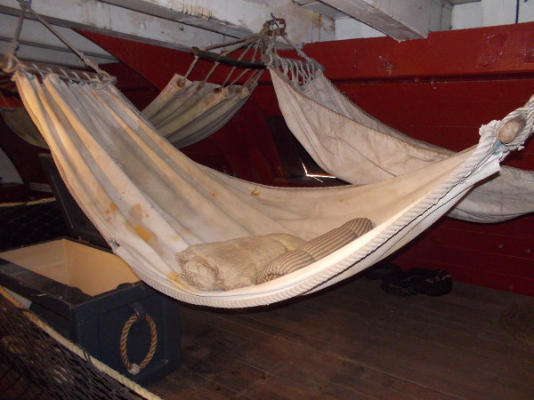 dscn0382z-most-of-the-crew-slept-below-the-gun-deck-in-hammocks-tightly-packed-swinging-hammocks-figured-memorably-in-the-visuals-of-the-movie-master-and-commander.jpg