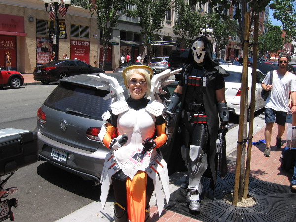 Cosplay of Mercy and Reaper of Overwatch!