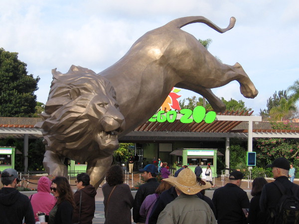 An amazing Rex the Lion sculpture has debuted in front of the San Diego Zoo in Balboa Park!