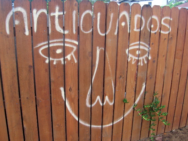 An anticuados smile on a fence.
